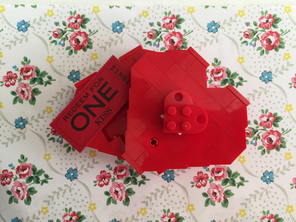 Valentine Lego heart box