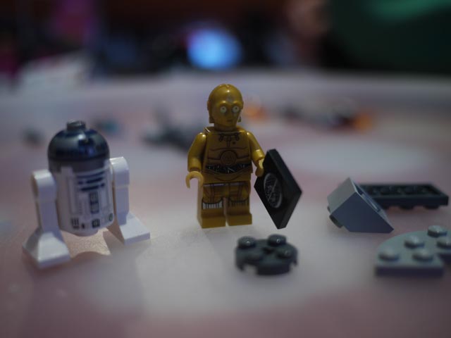 Lego R2D2 and C3P0 figures